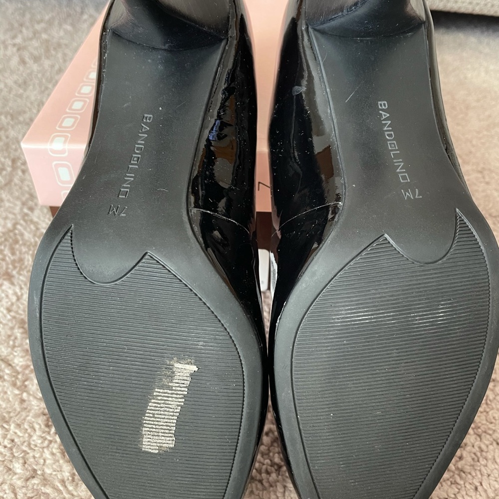 Beautiful Bandolino Black Patent Pumps, 3” heel - Picture 4 of 4
